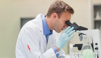 Vědci hlásí přelom v léčbě rakoviny. Lék zmenšil nádory u většiny lidí