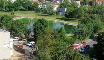Na pražském koupališti se utopil muž, policie celý areál vyklidila