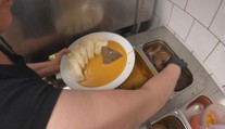 Zoufalý nedostatek kuchařů. Restauratéři je shánějí i ve školách