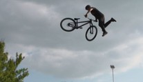 VÍKEND: Krkolomné kousky Dirt Jumperů