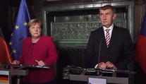 Merkelová popřála k výročí. "Na migraci máme stejný názor," řekla