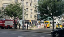 V centru Plzně bouchl plyn. Zraněný muž skončil s popáleninami v nemocnici
