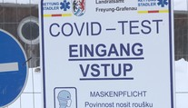 Obří fronty, test třikrát týdně. Pendleři jsou z nového opatření zoufalí