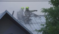 Přivolali hasiče, že jim blesk zapálil střechu. Ti zjistili něco jiného