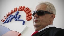 Lež nebo zapomnětlivost? Zeman zapomněl, že chtěl být prezident