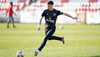 Syn Davida Beckhama přestupuje do Anglie. Chce být blíže své přítelkyni