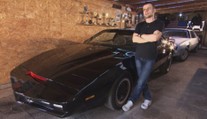 VÍKEND: Dokonalá česká kopie auta ze seriálu Knight Rider