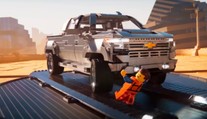 Chevrolet postavil nového obra z lega. Řídí ho figurky z filmu