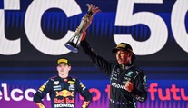 Verstappen byl penalizován, o druhé místo nepřišel. Je šílený, zuří Hamilton