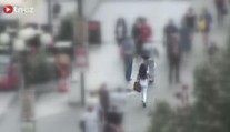 Pozor na ně! Cizinky v centru Prahy pod rouškou údajné charity okrádaly kolemjdoucí!
