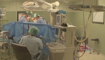 Covid zničil ženě plíce, část jí transplantovali od syna a manžela