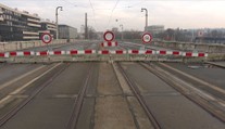 Přes Libeňský most už tramvaje nepojedou. Kvůli mrazům hrozí vážné nebezpečí