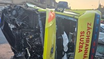 Dva záchranáři při výjezdu utrpěli těžká zranění. Jejich kolegové prosí lidi o pomoc