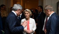 Pod šéfkou eurokomisařů se houpe židle. Evropští lídři ji nepodpořili