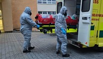 Nákaza ebolou se nepotvrdila. Výsledky vyšetření oznámil ministr Válek