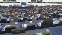 Obří platy, s prací je to horší. Jak často chybí čeští europoslanci u hlasování