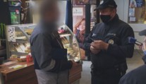 Přibývá těch, kteří se opatření pokoušejí obejít, hlásí policisté