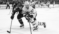 Velká tragédie. Bývalý hráč NHL zemřel, brusle mu podřízla hrdlo. Bylo mu 29 let