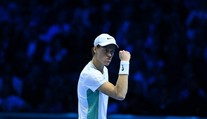Djokovič byl na Turnaji mistrů kousek od vyřazení. Zachránil ho italský mladík