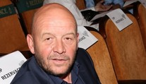 Pohřeb herce Pavla Nečase doprovází chaos. Změna na poslední chvíli