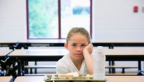 Školákům chutnalo, ale vedoucí jídelny šidila. Nakradla 800 tisíc