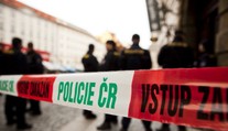 Policie dopadla podezřelé z útoku nožem v Praze. Je jim 16 let!