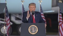 V pátek se bude udělovat Nobelova cena míru. Trump už si na ni brousí zuby