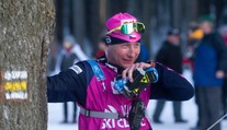 Uvízlý vůz v Oslu, běžkař Bauer mluví o své nové trenérské roli a pandemii