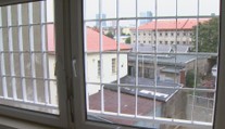 Nepříčetní podezřelí by nemuseli čekat na soud, do detence by šli dřív, navrhuje Tejc