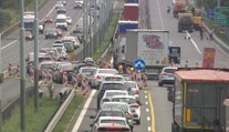 Opravy v Praze vyžadují další omezení dopravy. Situace rozdělila politiky
