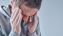 Covid není jako chřipka, varují odborníci. Popsali, co udělá i lehký průběh