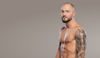 Zápasník MMA měl v pražském kině zmlátit mladíka. Já jsem oběť, brání se