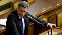 Kandidáta na ministra spravedlnosti prověřuje policie. Fiala za ním stojí