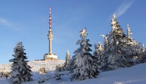 Na Praděd jen s rezervací? Kraj bojuje s návalem lyžařů i turistů