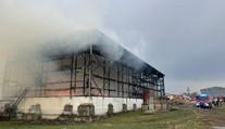 Zemědělci přišli při obřím požáru o zásoby sena za miliony