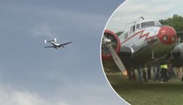 Baťova Electra vzlétla nad Prahu s knězem, který požehnal Česku