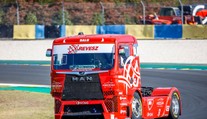 Kiss slaví čtvrtý titul pro mistra Evropy. Lacko v Le Mans na stupně vítězů nedosáhl