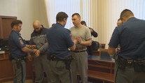 Seniora přepadli a uškrtili. Kvůli starožitným hodinám za pět tisíc