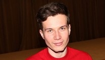 Další zranění herce Krejčíka: Po nehodě při představení má ruku v sádře