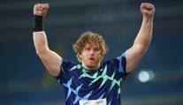 Neskutečný výkon! Americký koulař překonal letitý světový rekord