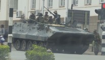 Mugabe odstoupit nechce, v zemi už ale slaví jeho konec!