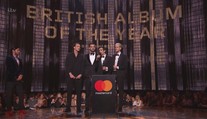 VIDEO: V Londýně se rozdávaly hudební ceny Brit Awards. Kdo ovládl letošní ročník?