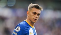 Arsenal ulovil útočníka z Brightonu. Ten se v bývalém týmu pohádal s trenérem