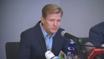 Politici, banky i dodavatelé se pustili do Písaříka. "Nechal zákazníky na holičkách"