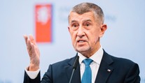 Sněmovna jednala o nedůvěře vládě. Pokračovat bude ve středu