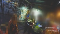 Pěstounku se 3 promile podpíral syn. Do němoty se opila i matka batolete