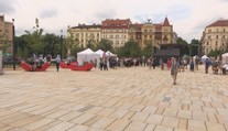 Po třech letech se otevřelo náměstí Jiřího z Poděbrad. Lidem se nelíbí