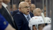 Barry Trotz je na dlažbě. Islanders oznámili, že trenér byl vyhozen