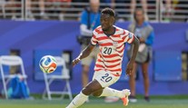 Kontroverzní rozhodnutí FIFA! Hvězda USA bude i přes červenou hrát osmifinále