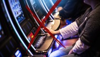 Praha chce zakázat výherní automaty. Jen to přesune na internet, zní kritika